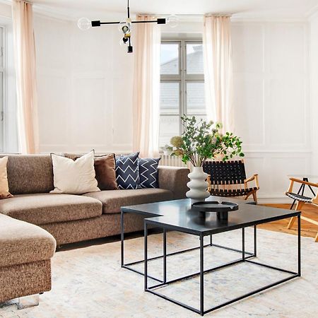 Sanders Square - Spacious Six-Bedroom Apartment Near Amalienborg โคเปนเฮเกน ภายนอก รูปภาพ