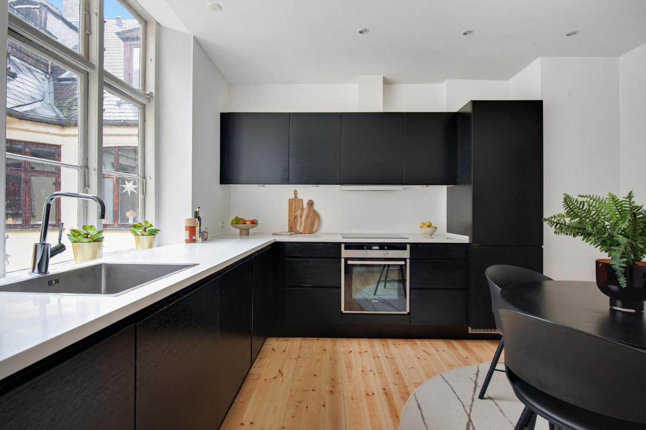 Sanders Square - Spacious Six-Bedroom Apartment Near Amalienborg โคเปนเฮเกน ภายนอก รูปภาพ