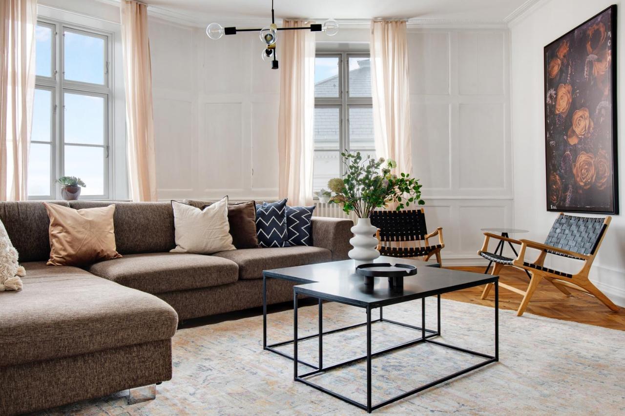 Sanders Square - Spacious Six-Bedroom Apartment Near Amalienborg โคเปนเฮเกน ภายนอก รูปภาพ
