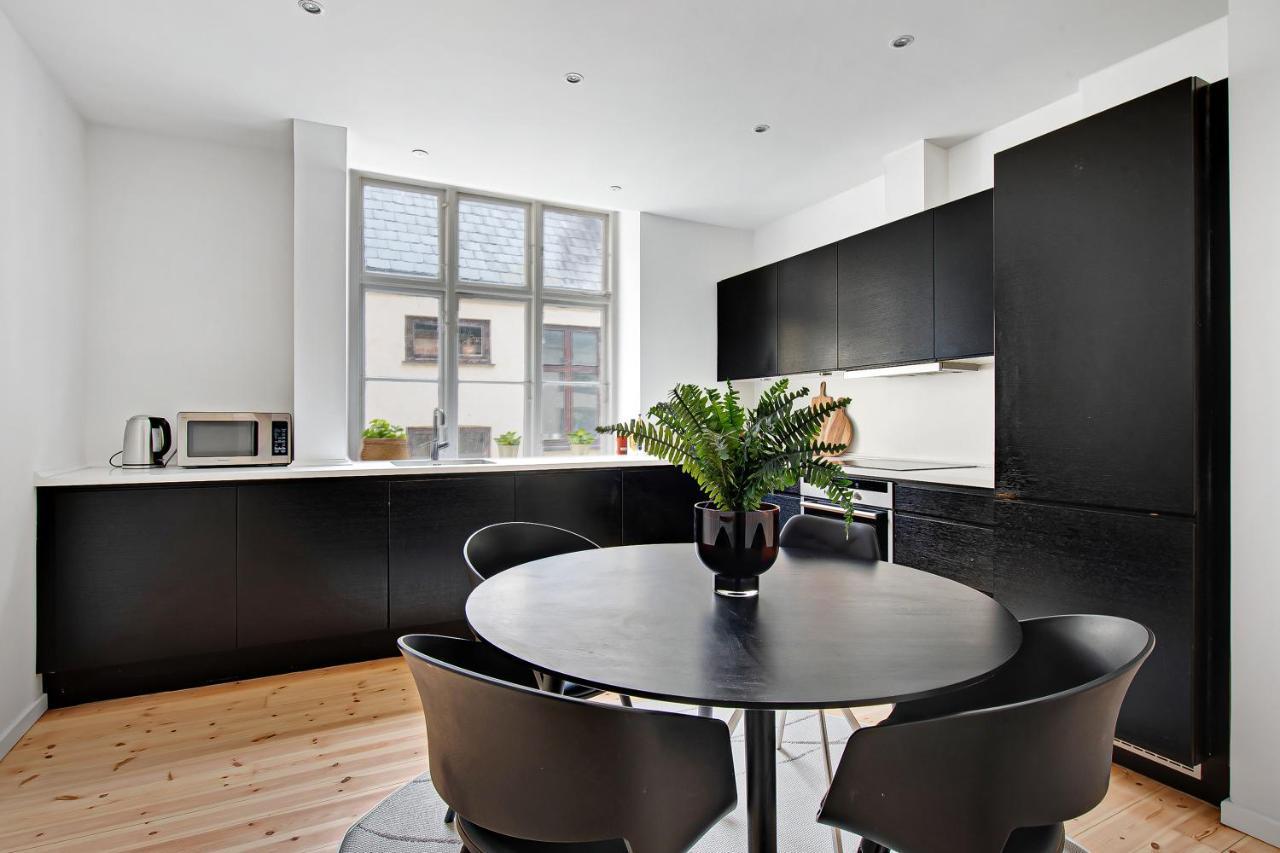 Sanders Square - Spacious Six-Bedroom Apartment Near Amalienborg โคเปนเฮเกน ภายนอก รูปภาพ
