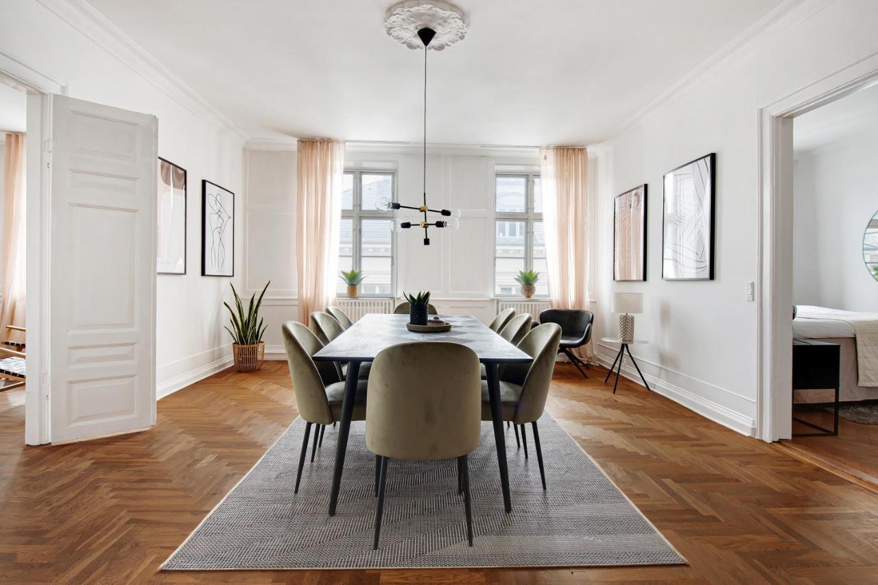 Sanders Square - Spacious Six-Bedroom Apartment Near Amalienborg โคเปนเฮเกน ภายนอก รูปภาพ