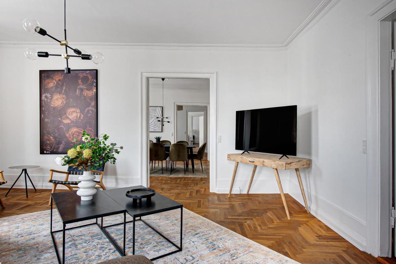 Sanders Square - Spacious Six-Bedroom Apartment Near Amalienborg โคเปนเฮเกน ภายนอก รูปภาพ