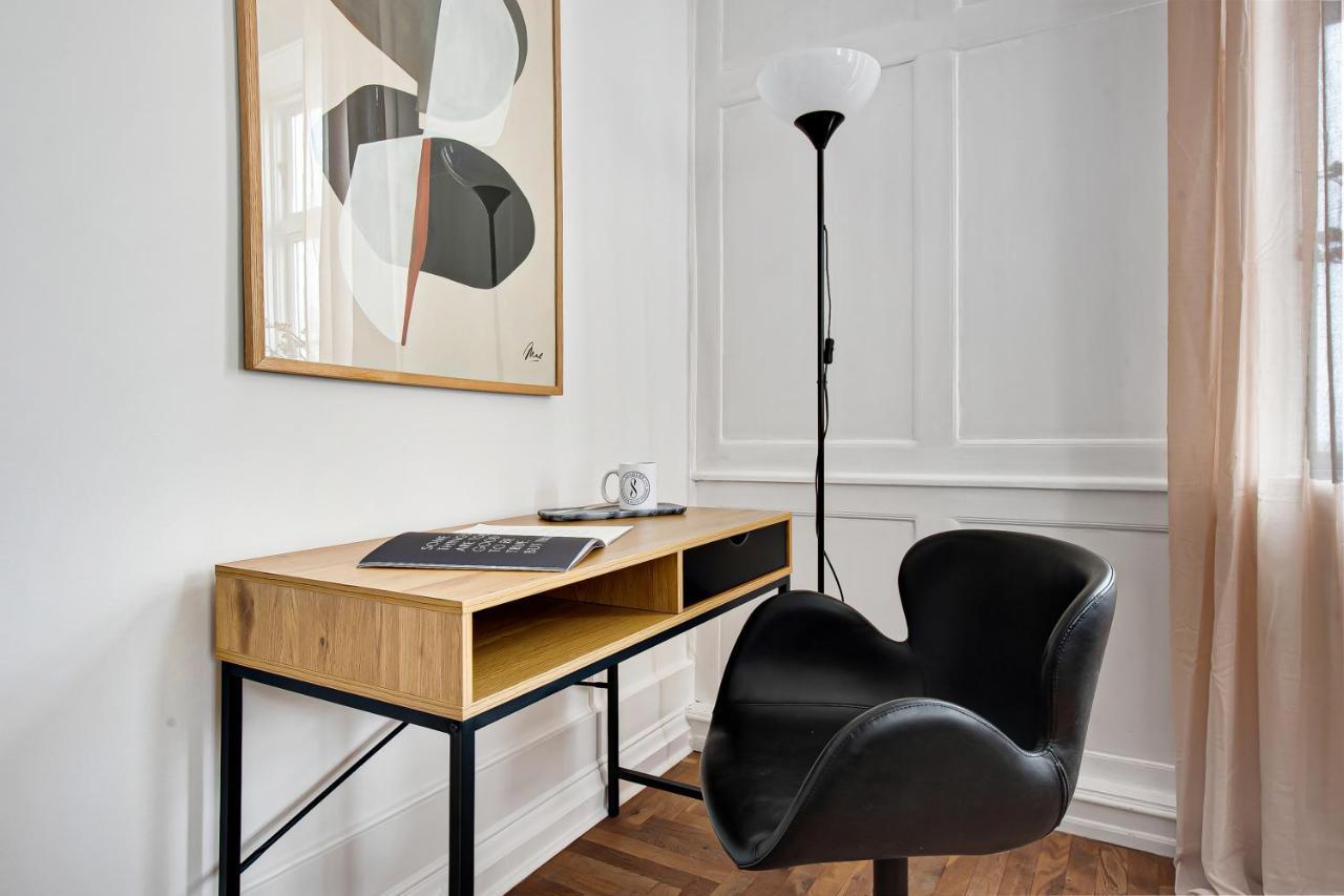 Sanders Square - Spacious Six-Bedroom Apartment Near Amalienborg โคเปนเฮเกน ภายนอก รูปภาพ