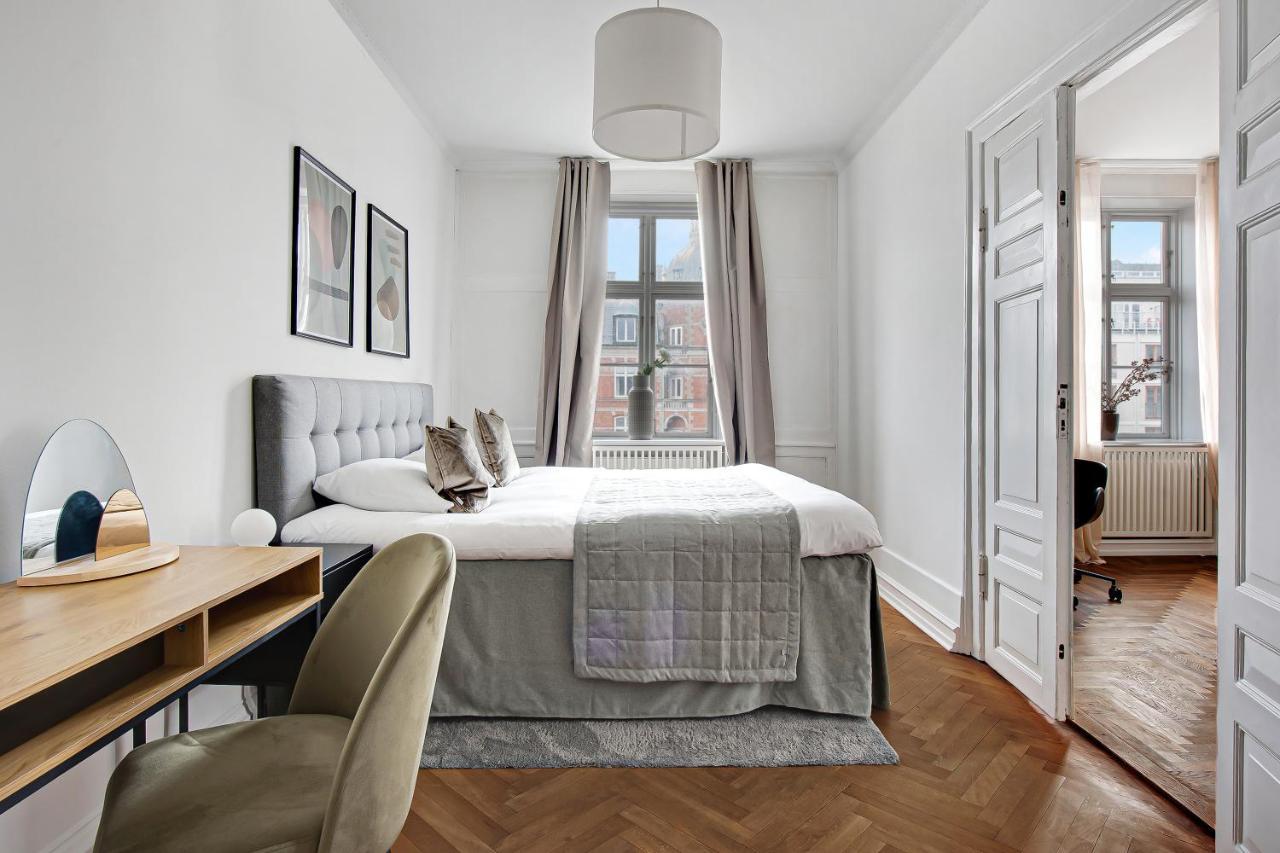 Sanders Square - Spacious Six-Bedroom Apartment Near Amalienborg โคเปนเฮเกน ภายนอก รูปภาพ