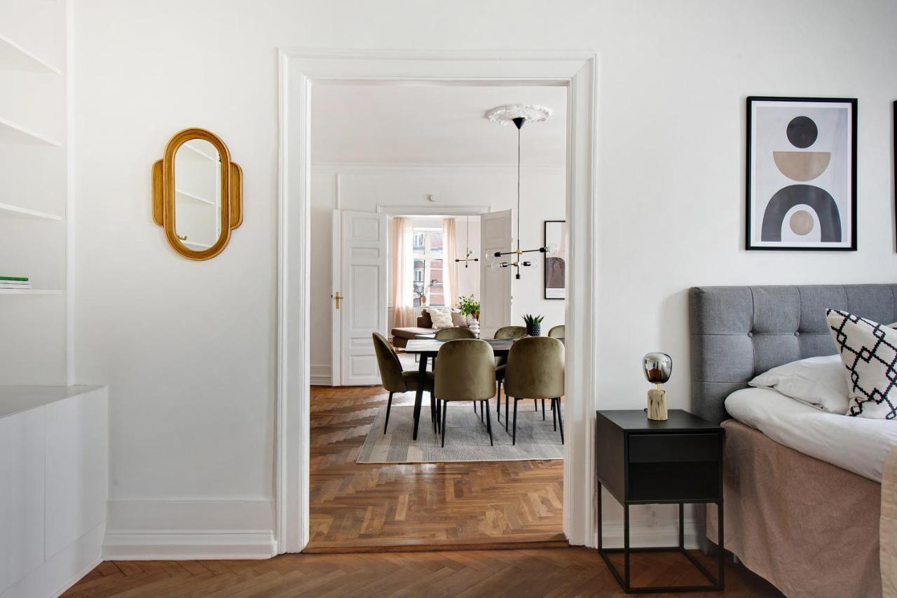 Sanders Square - Spacious Six-Bedroom Apartment Near Amalienborg โคเปนเฮเกน ภายนอก รูปภาพ