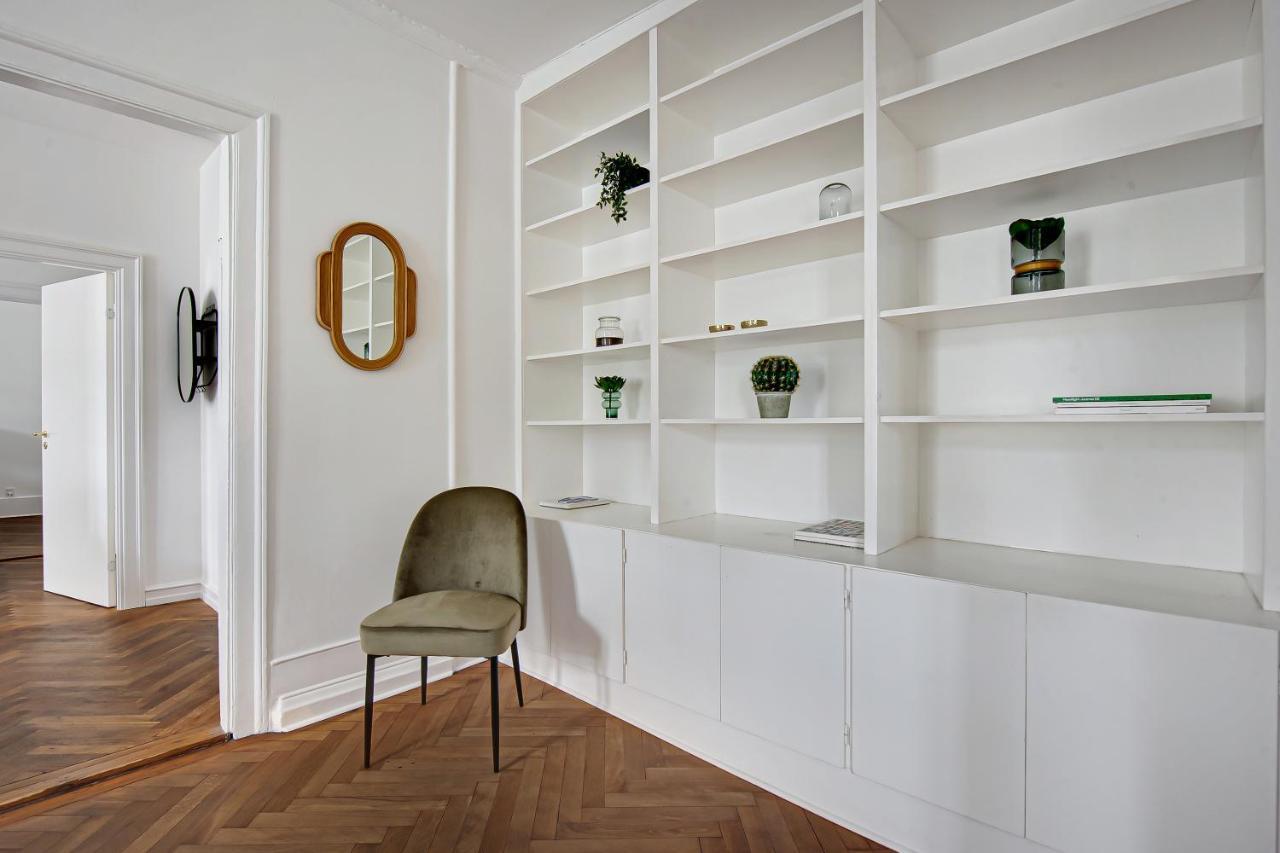 Sanders Square - Spacious Six-Bedroom Apartment Near Amalienborg โคเปนเฮเกน ภายนอก รูปภาพ