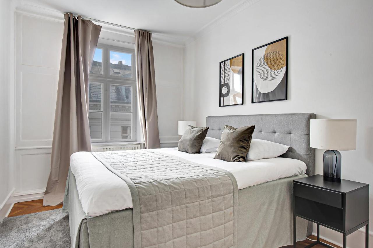 Sanders Square - Spacious Six-Bedroom Apartment Near Amalienborg โคเปนเฮเกน ภายนอก รูปภาพ