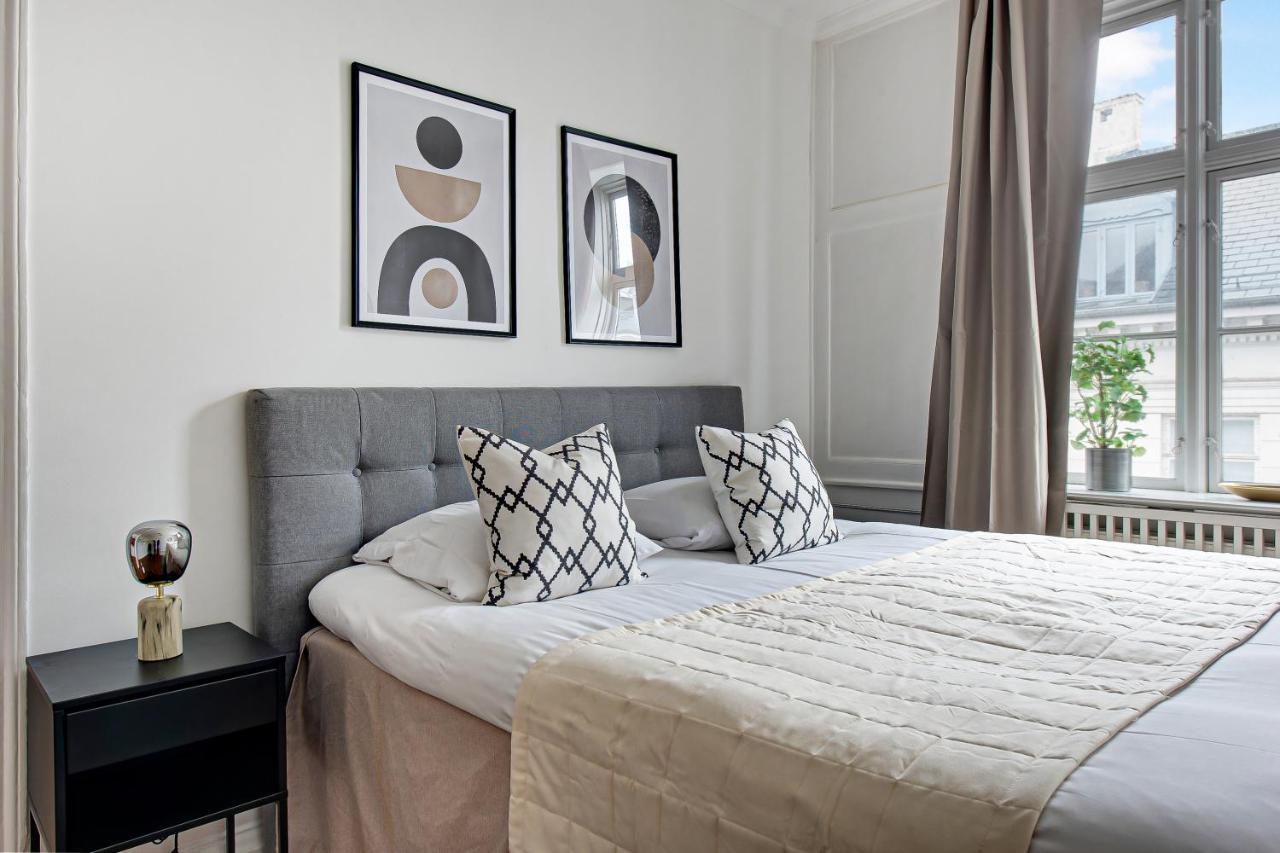 Sanders Square - Spacious Six-Bedroom Apartment Near Amalienborg โคเปนเฮเกน ภายนอก รูปภาพ