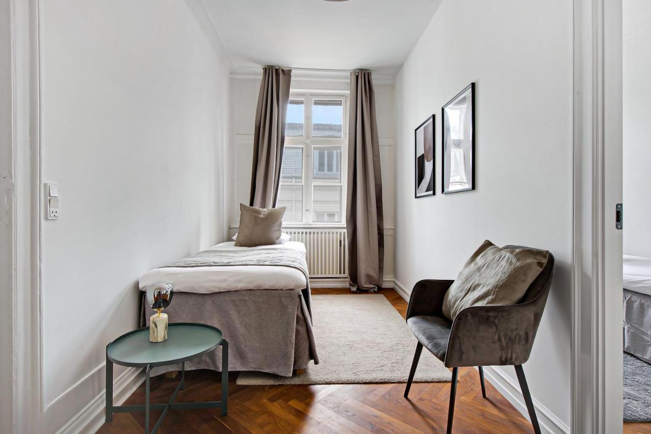 Sanders Square - Spacious Six-Bedroom Apartment Near Amalienborg โคเปนเฮเกน ภายนอก รูปภาพ